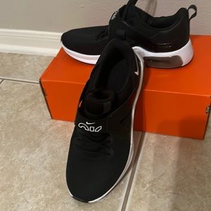 Women Nike Air Max - only worn once Fairly New